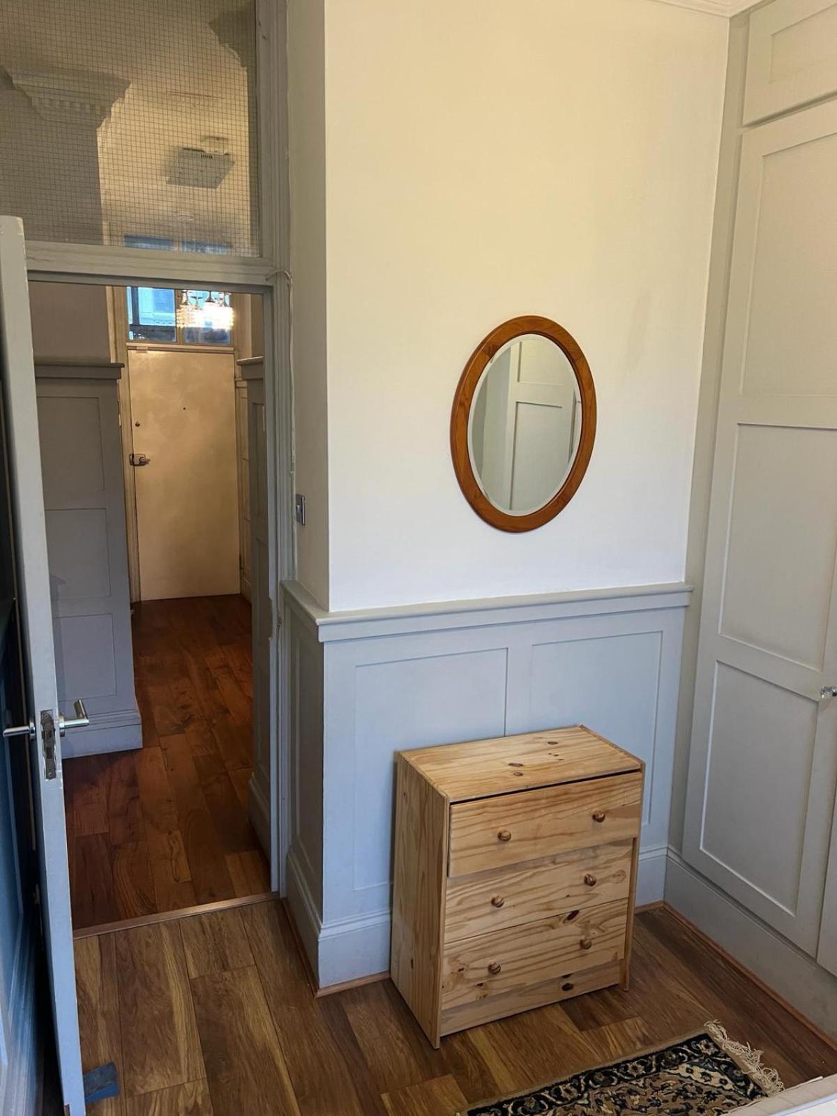 Stunning Holland Park- Sleeps 6 Apartment