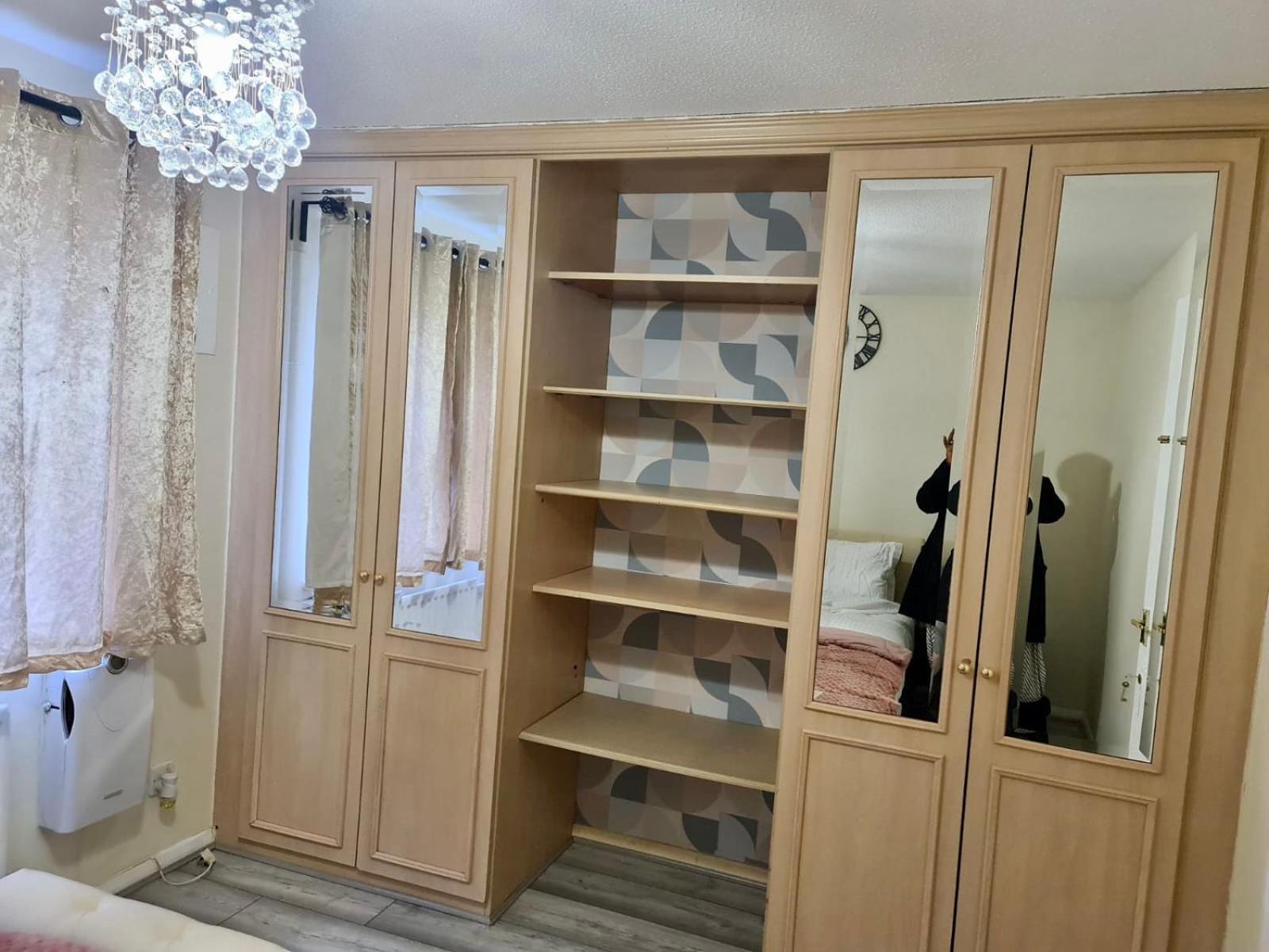 - Sleeps 4 - Parking - Garden - Petfriendly London