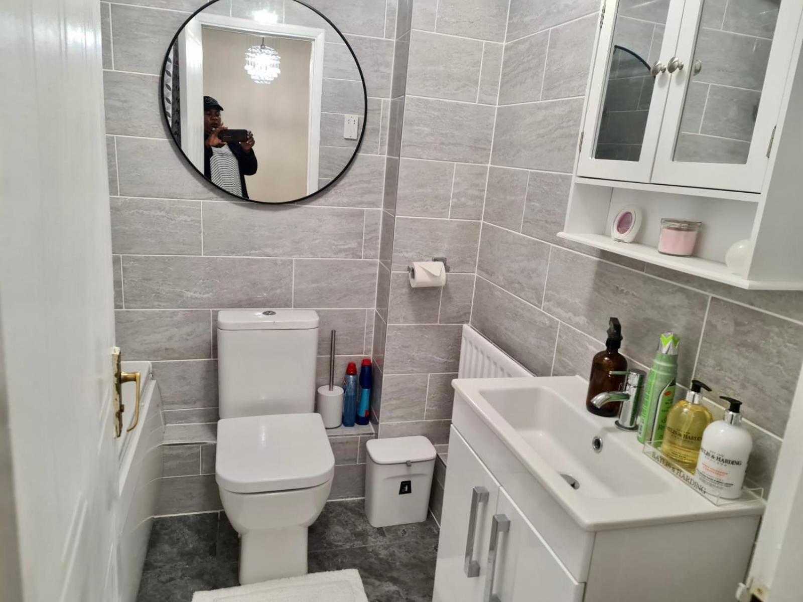 - Sleeps 4 - Parking - Garden - Petfriendly Holiday home London