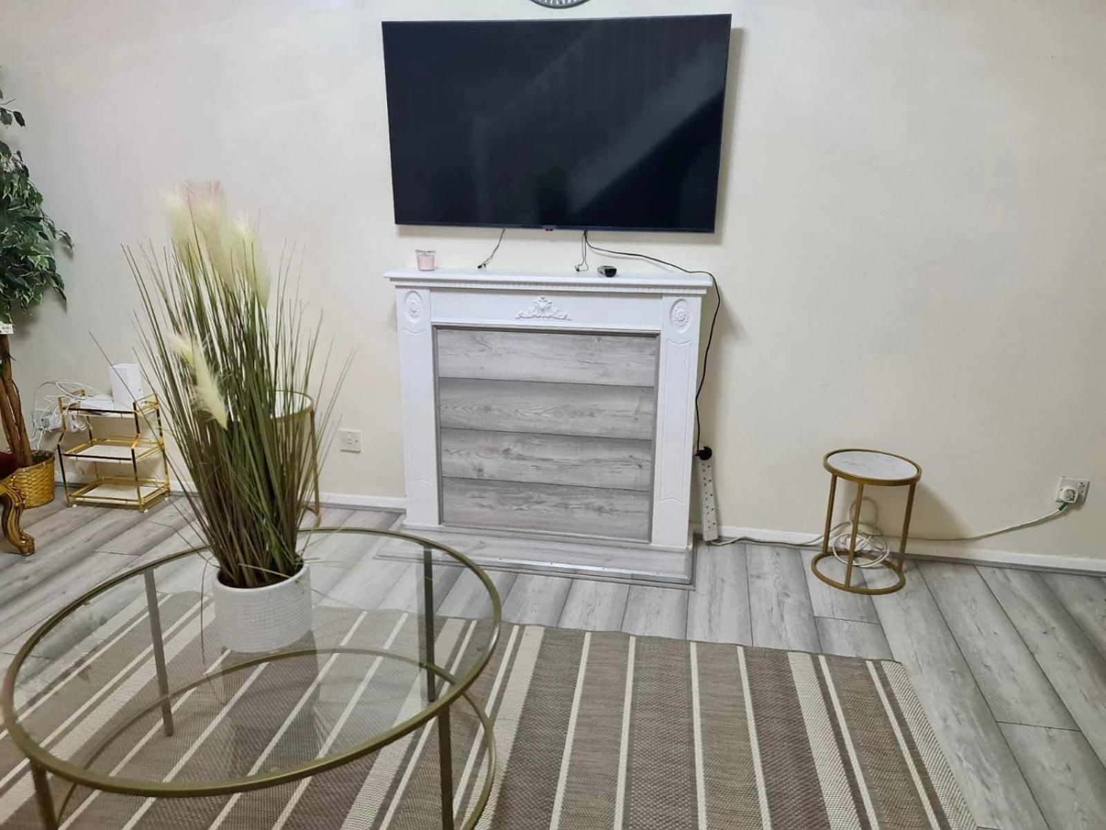 - Sleeps 4 - Parking - Garden - Petfriendly