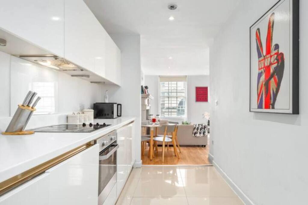 3 Bedroom Flat In Haymarket Sleeps 14 Hy1 Apartment