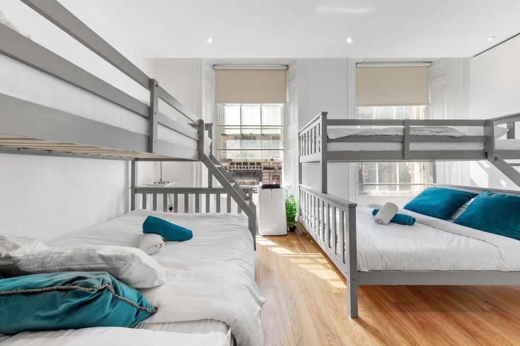 3 Bedroom Flat In Haymarket Sleeps 14 Hy1 Apartment *