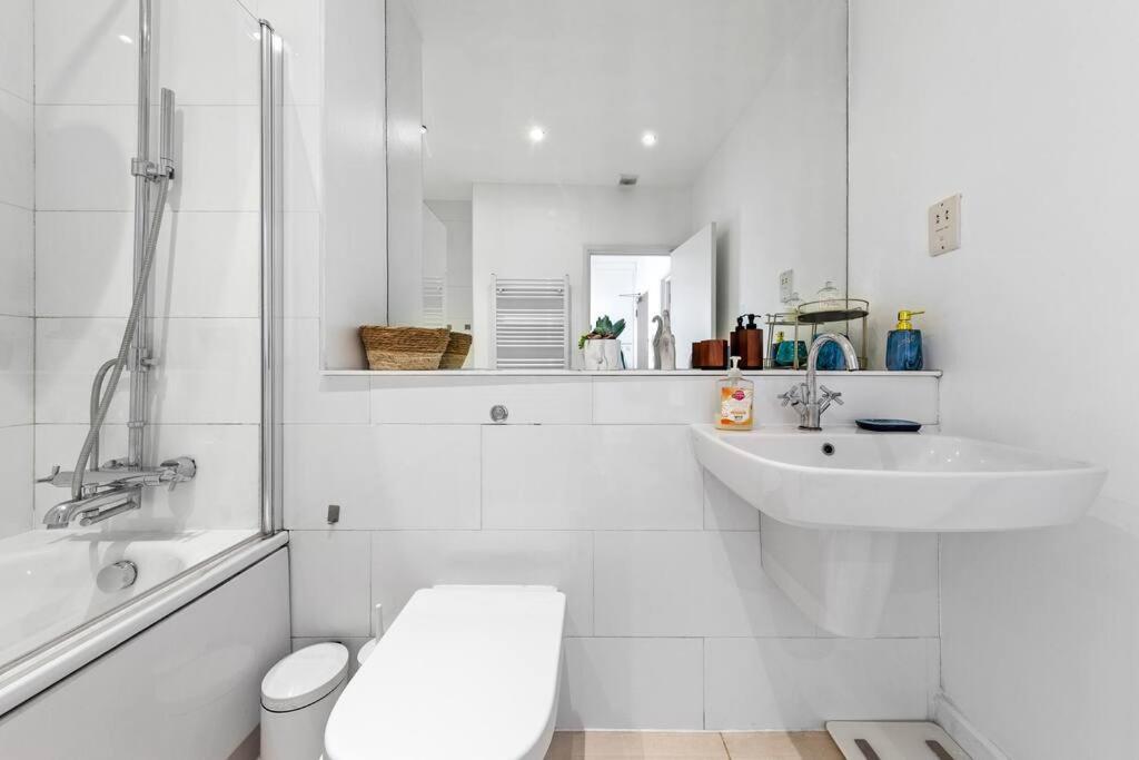 3 Bedroom Flat In Haymarket Sleeps 14 Hy1 Apartment