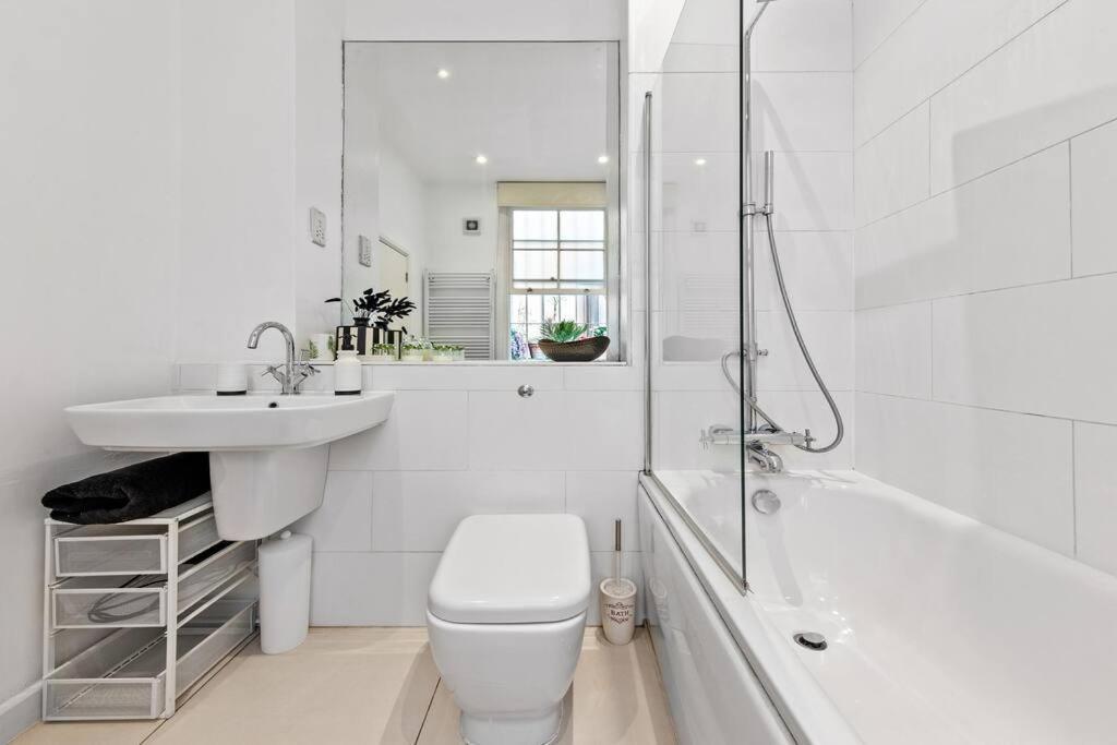 Apartment 3 Bedroom Flat In Haymarket Sleeps 14 Hy1 *