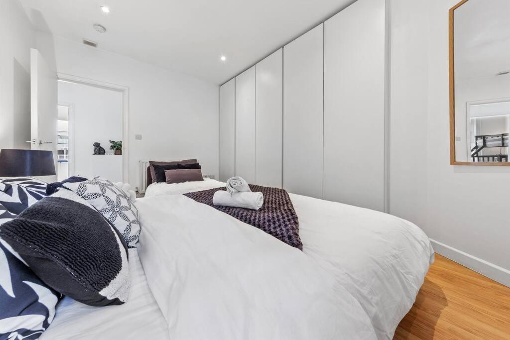 Apartment 3 Bedroom Flat In Haymarket Sleeps 14 Hy1