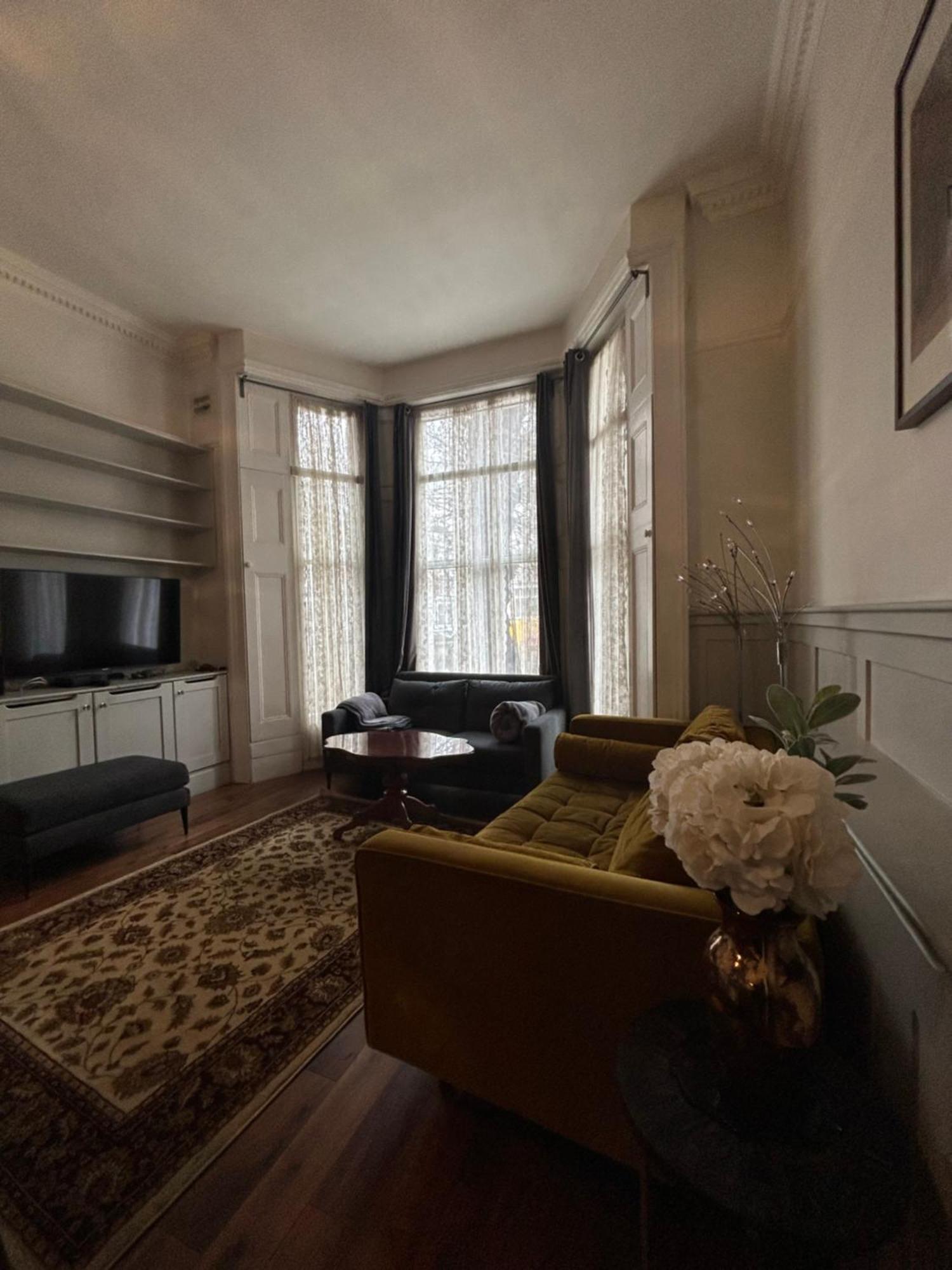 Stunning Holland Park- Sleeps 6 Apartment *