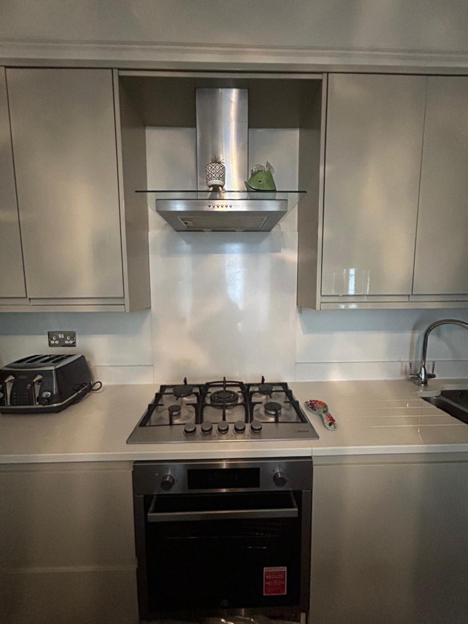 Stunning Holland Park- Sleeps 6 Apartment