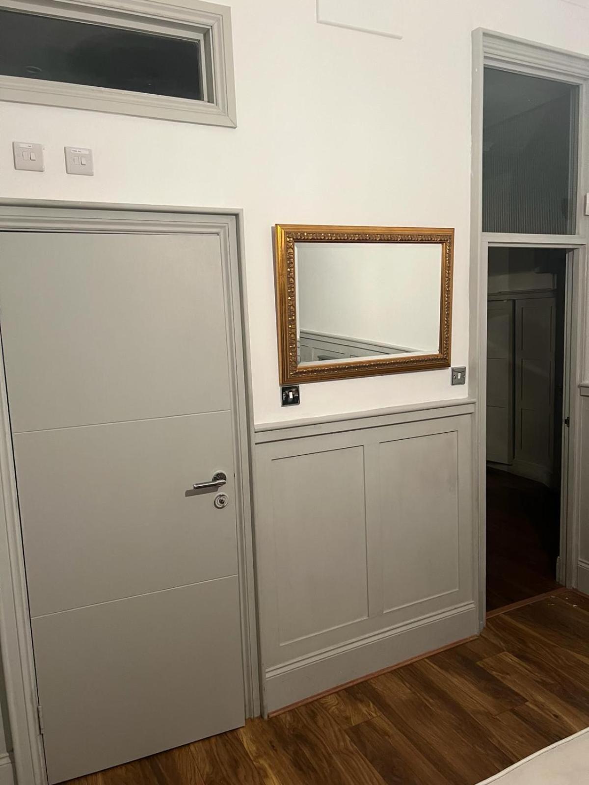 Apartment Stunning Holland Park- Sleeps 6 London