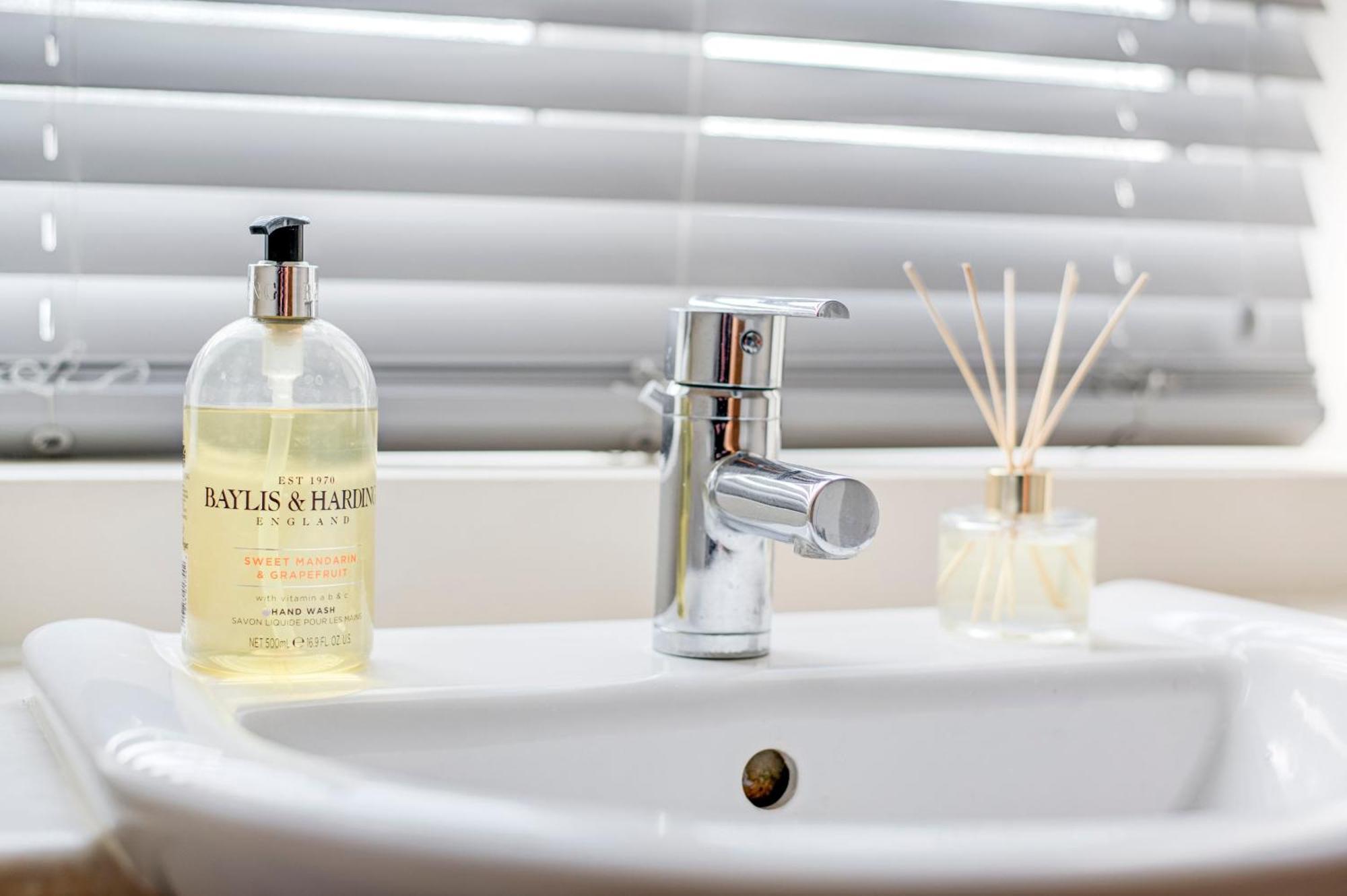 Charming Pitshanger Apartamento Londres