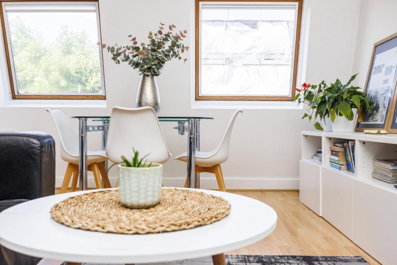 Spacious West - Great Location Appartement Londen