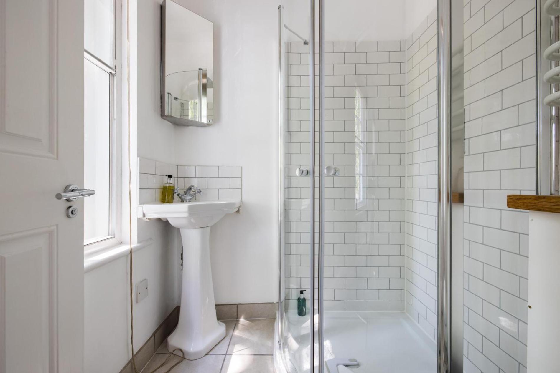 Is Yours - 2 Bedroom In Kensington * Londres