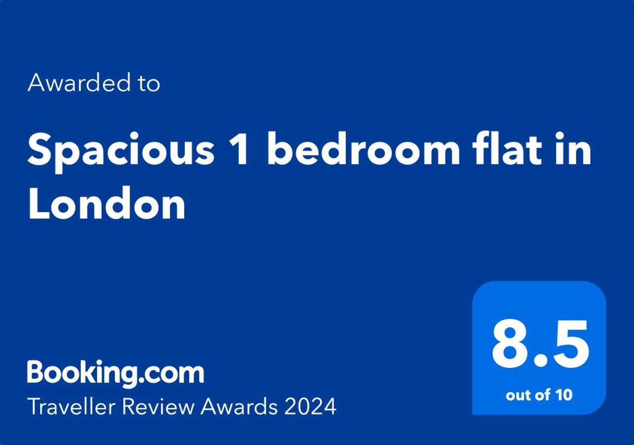 Spacious 1 Bedroom Flat In Apartment *