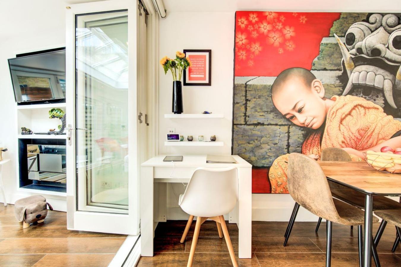 Сasa de vacaciones Stunning 4 Bedroom, 3 Bathroom House With Private Hottub & Gym - Escape London, In Lonon *