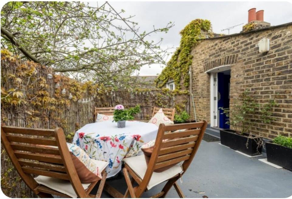 Stylish With Private Bath & Terrace In Super Clapham Junction Minutes From Victoria, Waterloo *