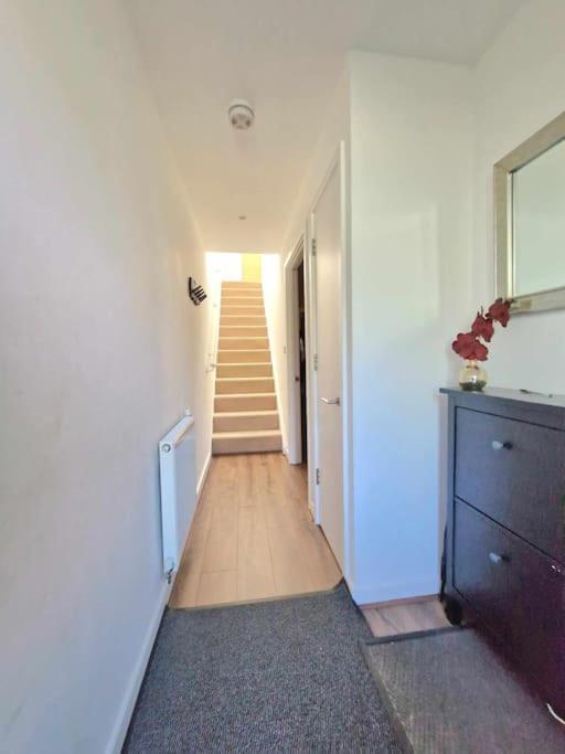 Explore London: 2 Bedroom House In Wood Hébergement de vacances *