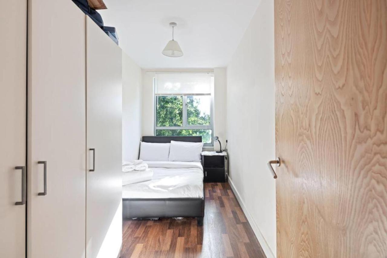 Apartamento Bright & Immense 2 Bdr Flat Near Excel Center Londres