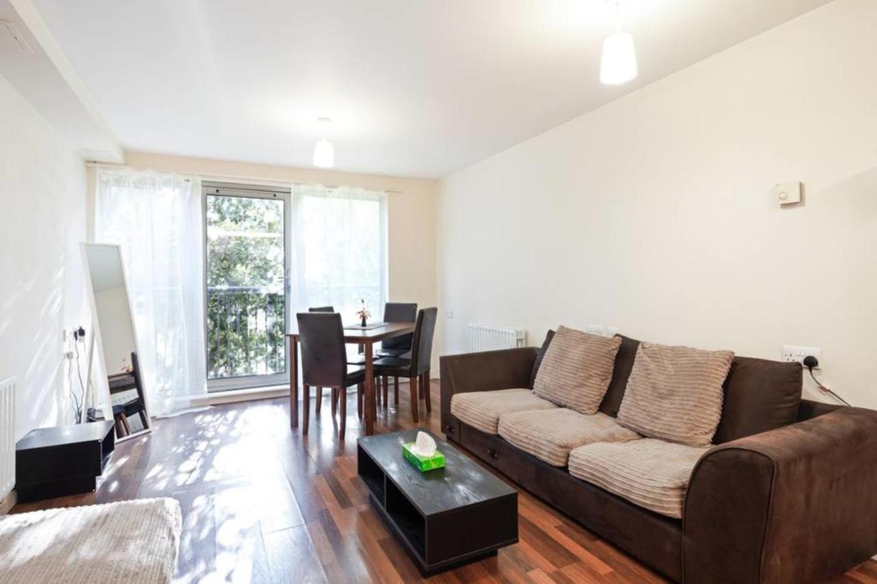 Apartamento Bright & Immense 2 Bdr Flat Near Excel Center Londres