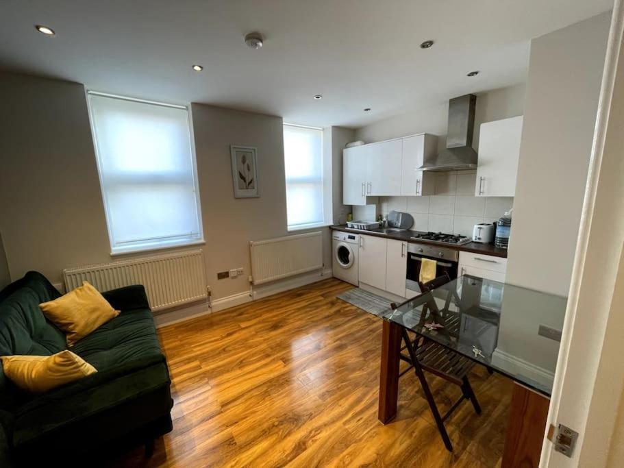 Stunning Luxury One Bedroom Serviced - Londen