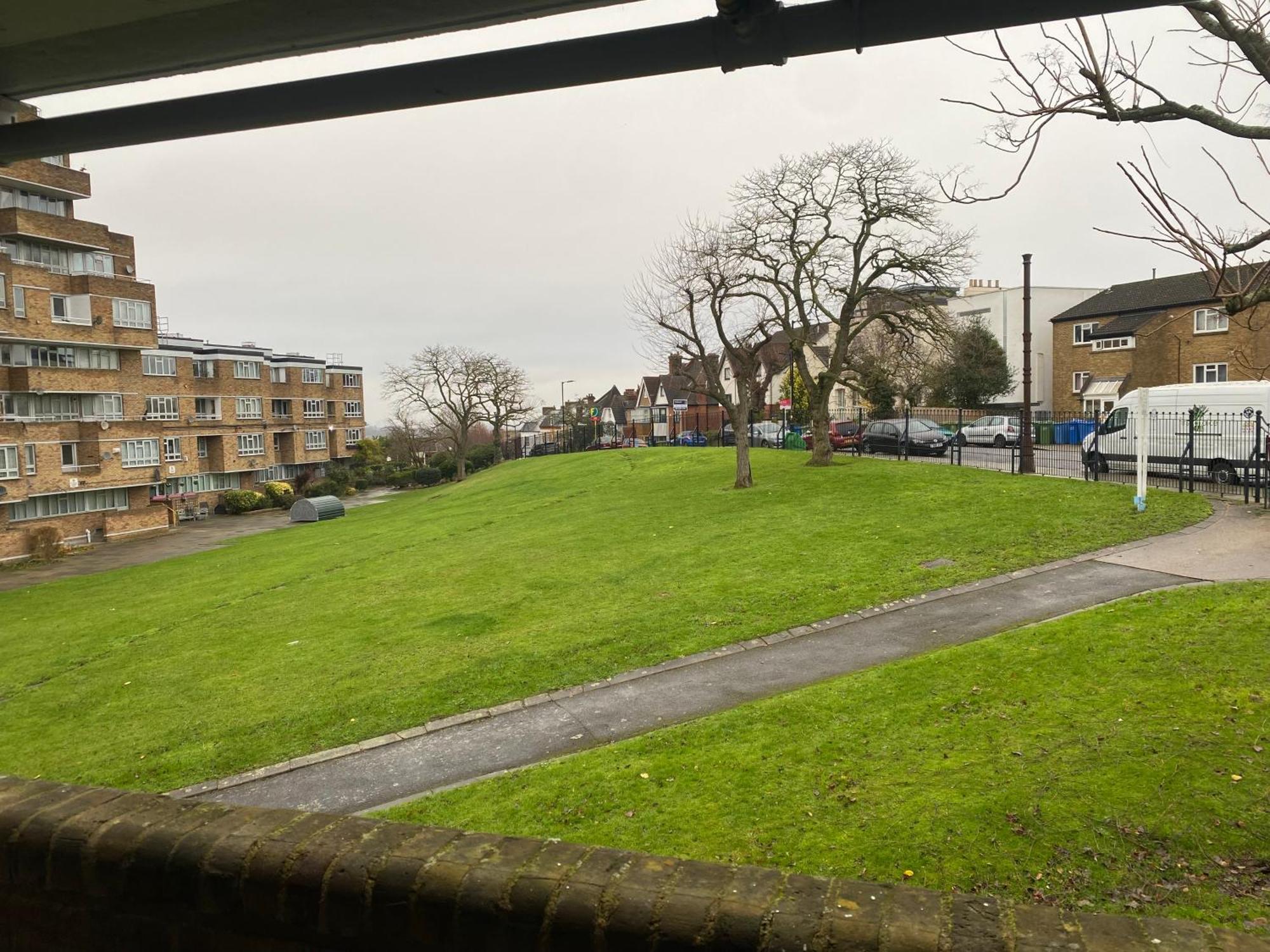 Spacious 2 Bed Dulwich Flat Green Views