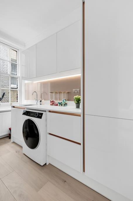 Appartement Luxury 3 Bedroom In The Heart Of High Street Kensington, London. Londres