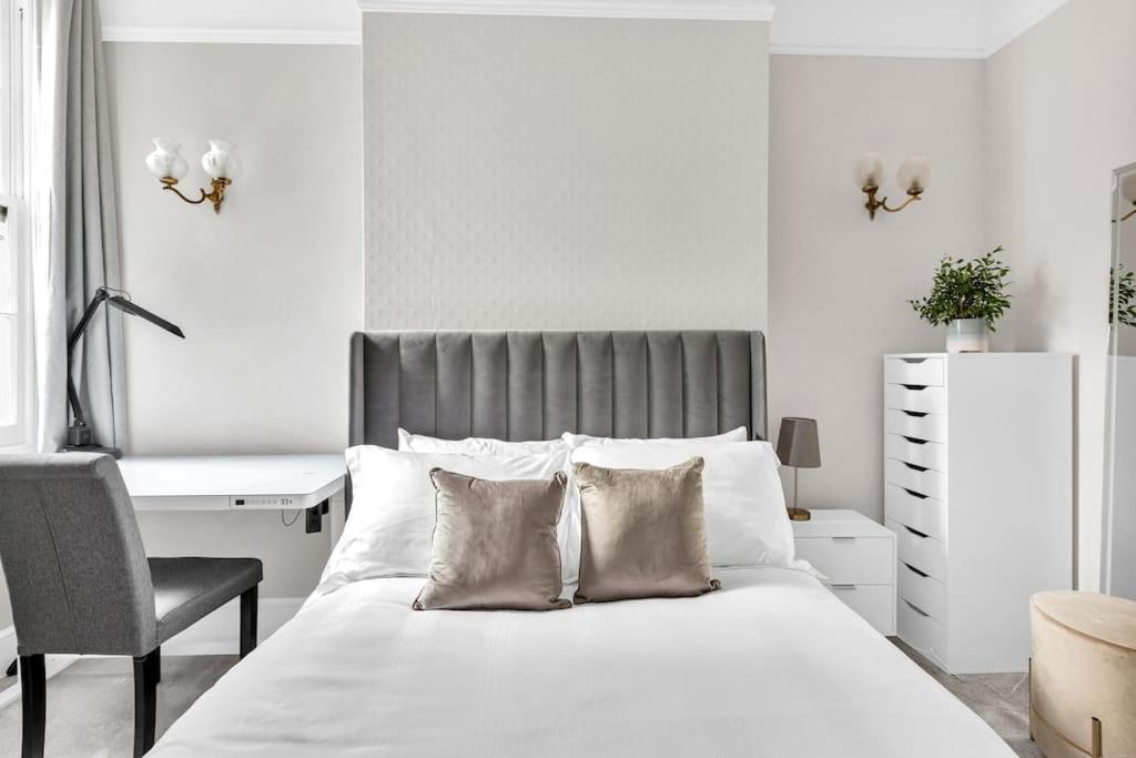 Appartement Luxury 3 Bedroom In The Heart Of High Street Kensington, London. Londres