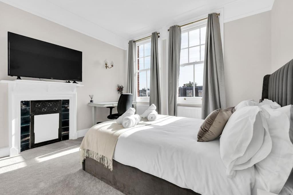 Appartement Luxury 3 Bedroom In The Heart Of High Street Kensington, London. *
