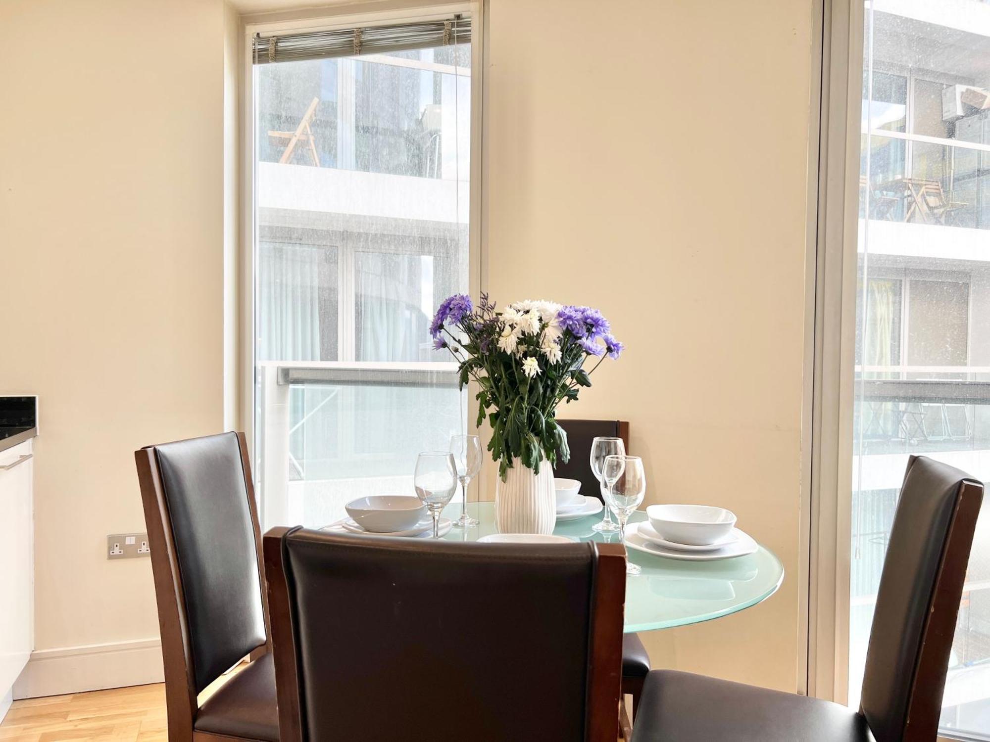 Vip Serviced Perfect Location Business & Leisure Apartment