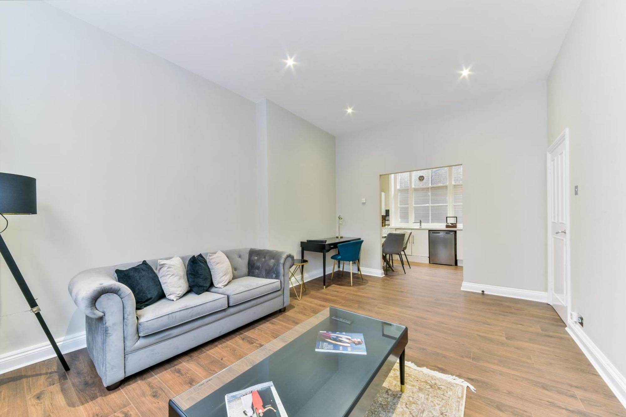 Avari - Hatton Collection Londen
