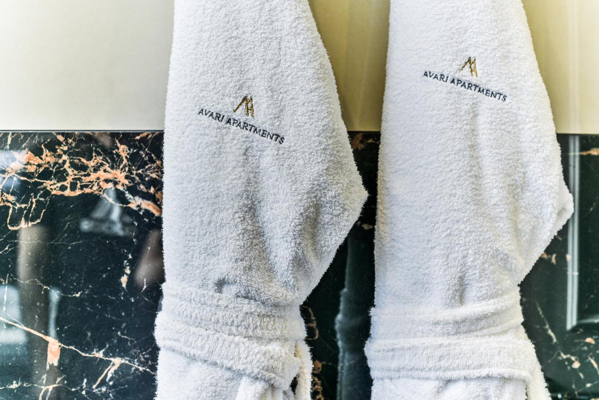 Avari - Hatton Collection Londen