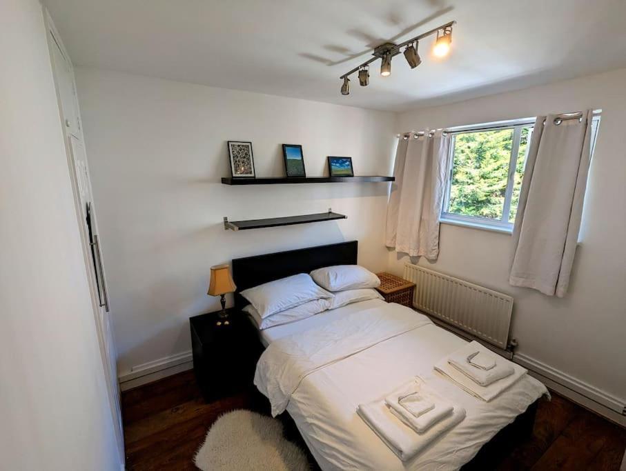 Charming 2-bed Garden Flat * Londen