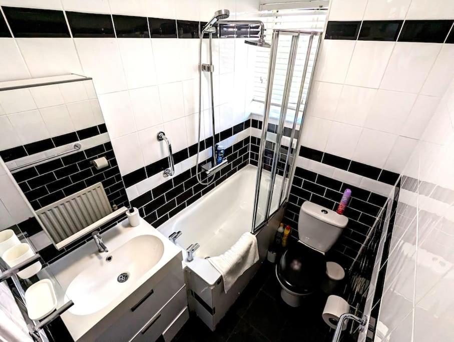 Charming 2-bed Garden Flat * Londen