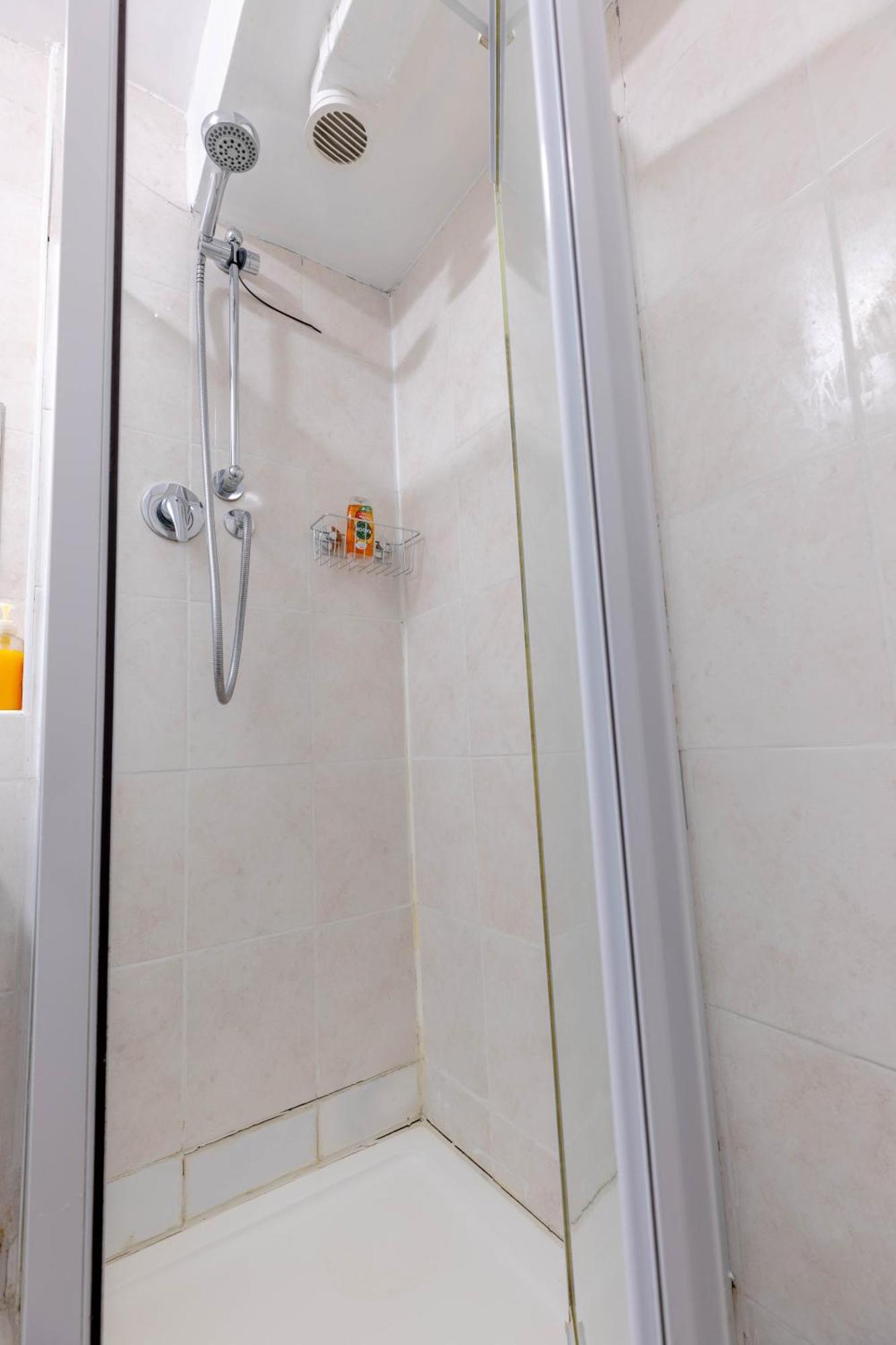 Cosy 2 Bedroom Near Wembley, Garden, Late Check In Appartement *