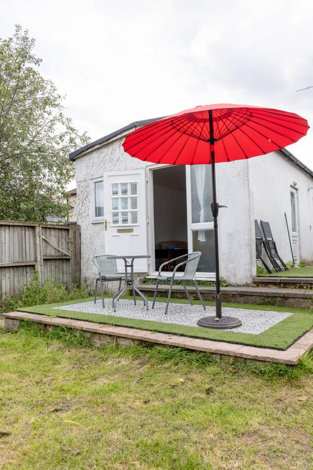 Appartement Cosy 2 Bedroom Near Wembley, Garden, Late Check In Londen