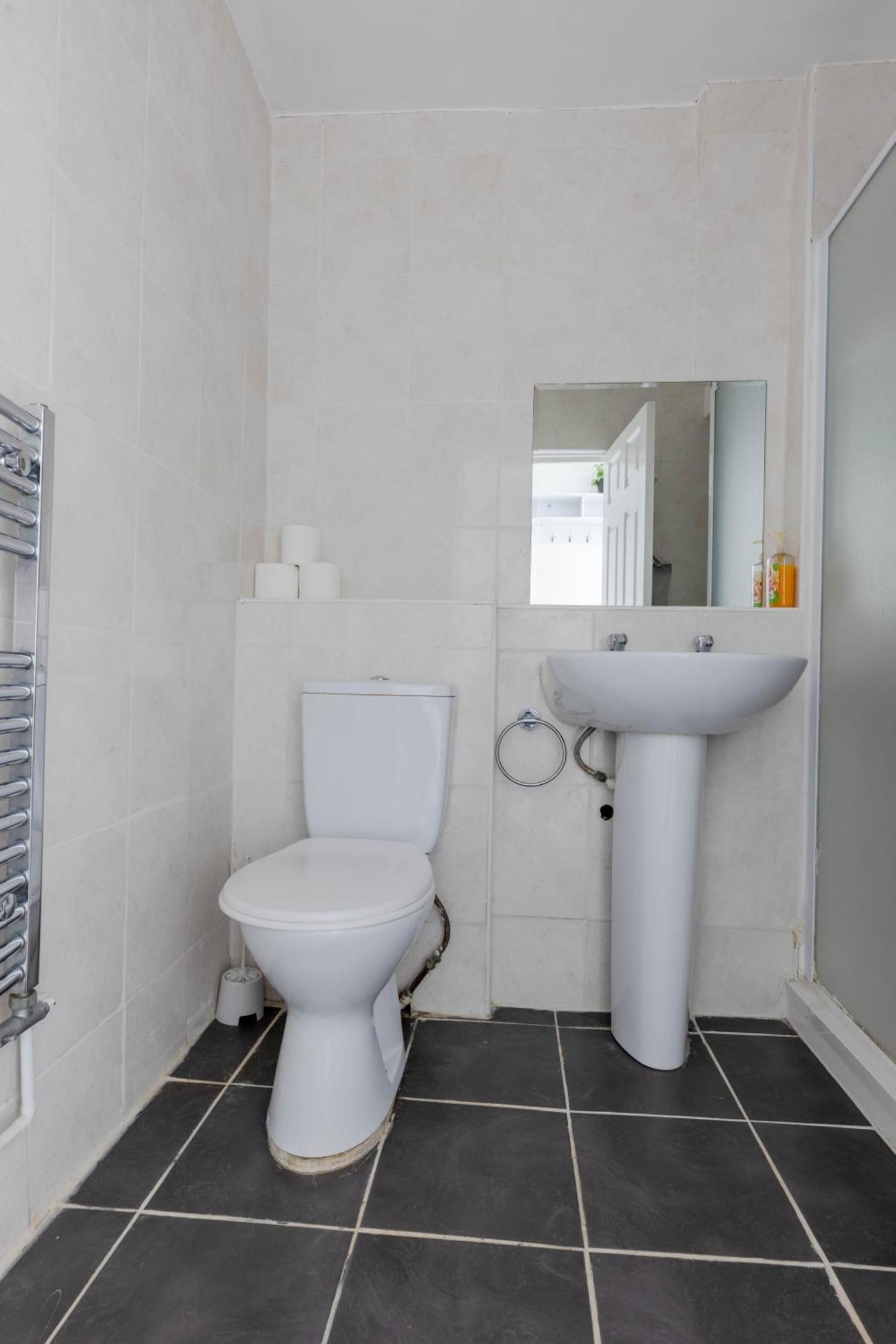 Cosy 2 Bedroom Near Wembley, Garden, Late Check In Appartement *