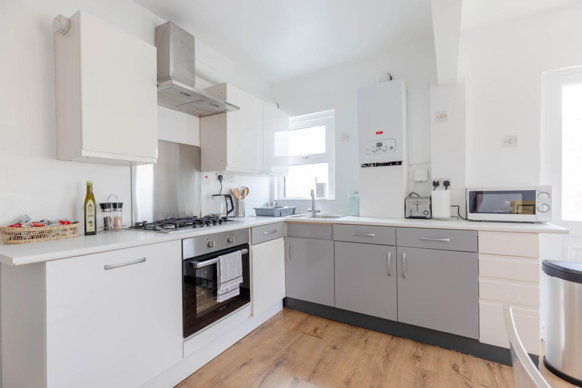 Appartement Cosy 2 Bedroom Near Wembley, Garden, Late Check In Londen