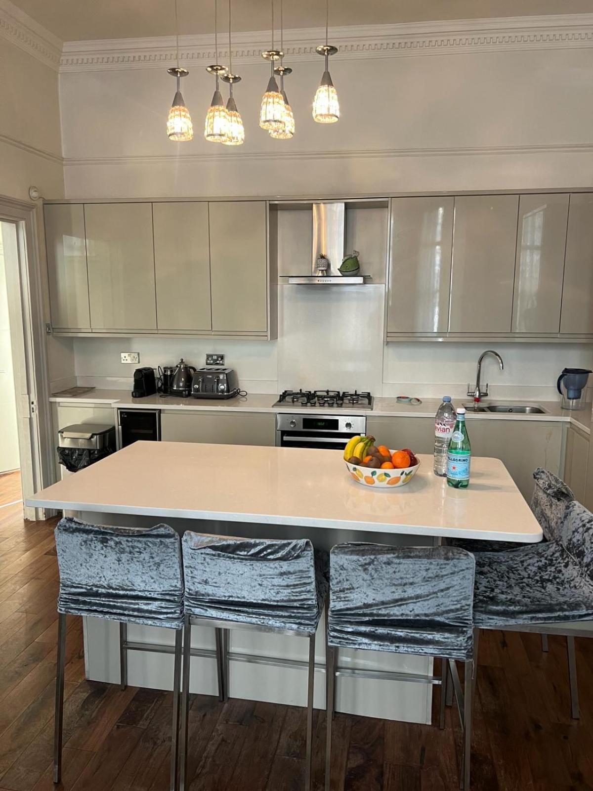 Stunning Holland Park- Sleeps 6