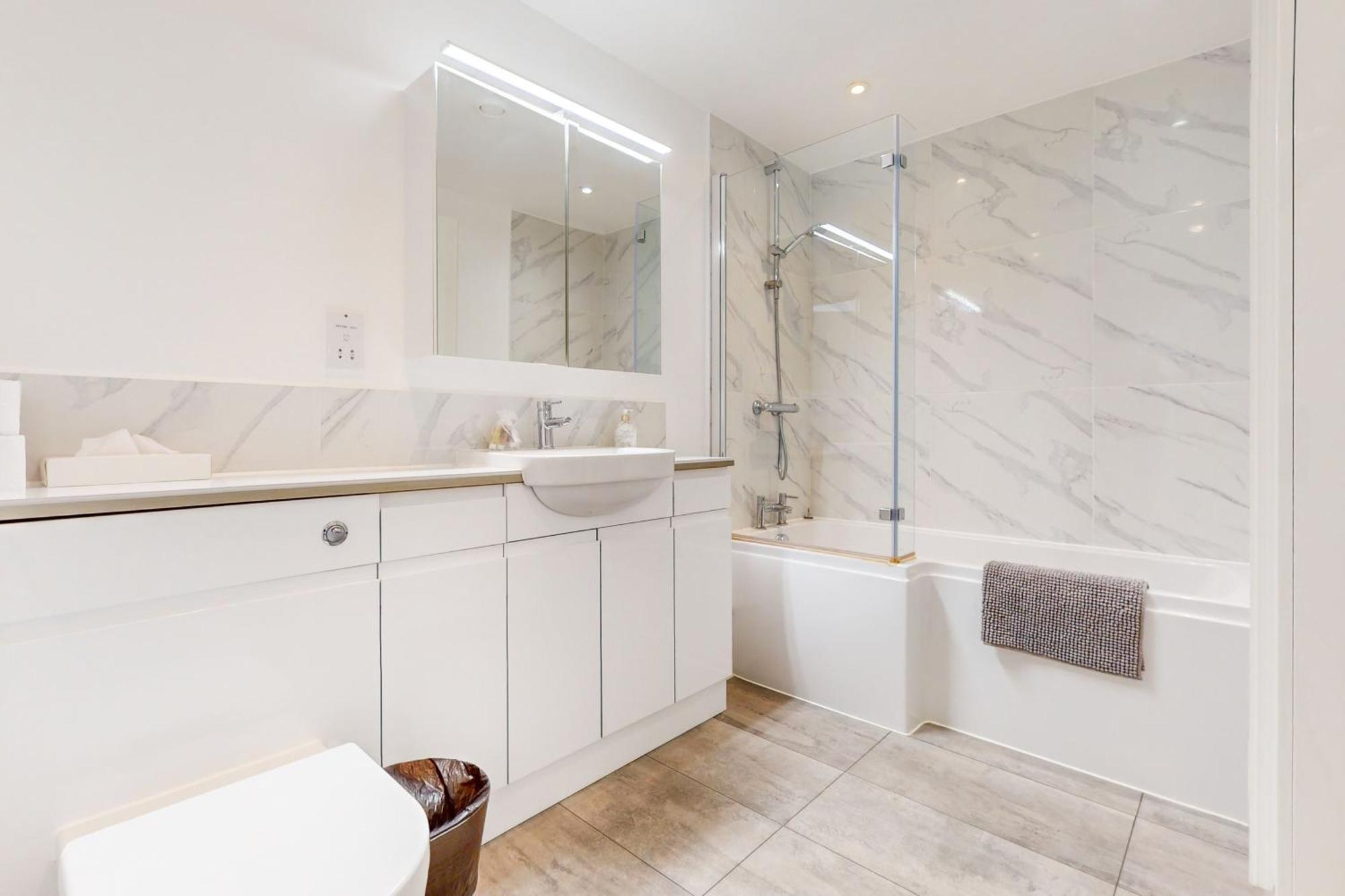 Stylish 2bed Penthouse With Private Roof Terrace In Canary Wharf *
