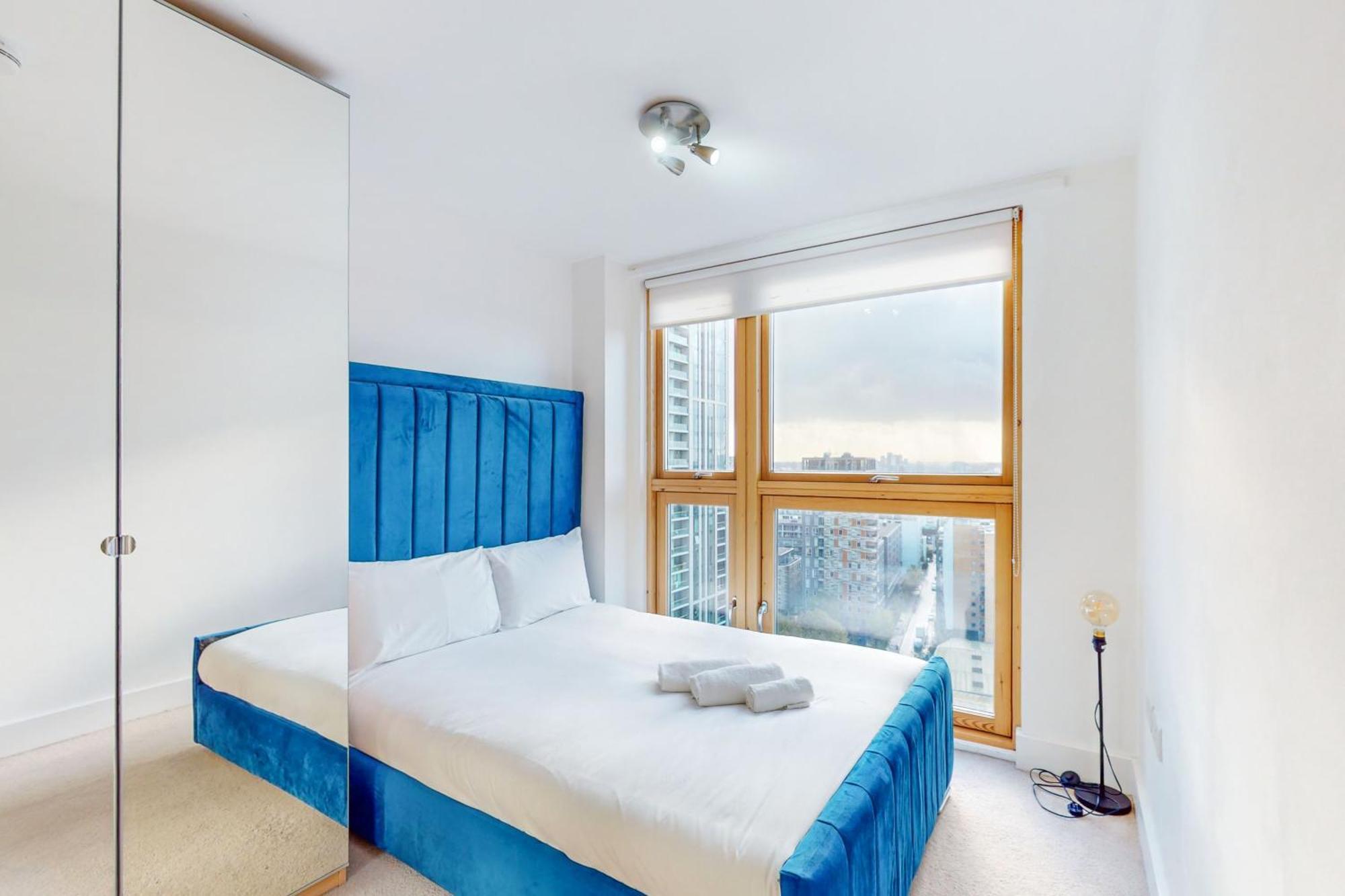 Apartment Stylish 2bed Penthouse With Private Roof Terrace In Canary Wharf *