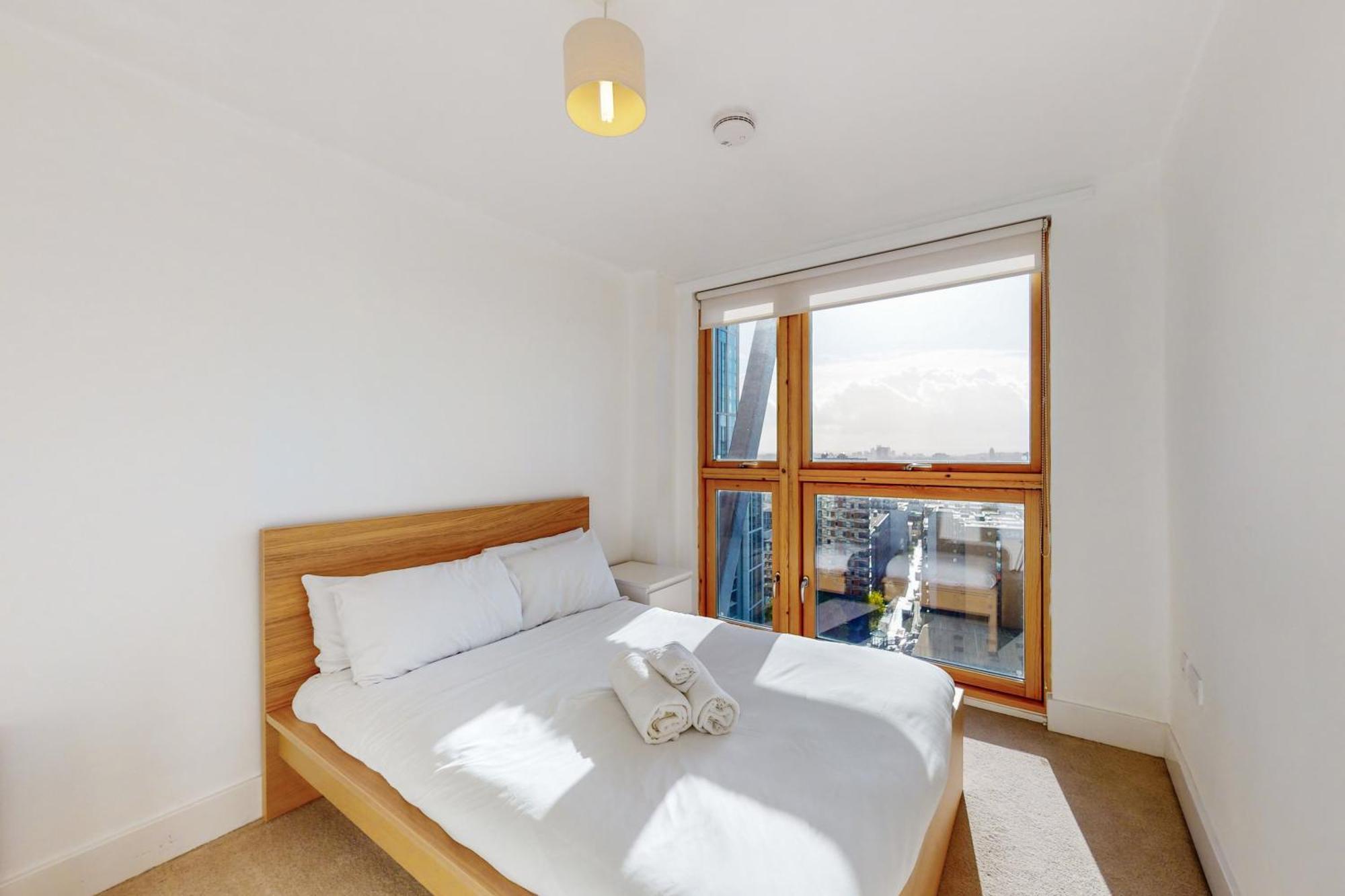 Stylish 2bed Penthouse With Private Roof Terrace In Canary Wharf *