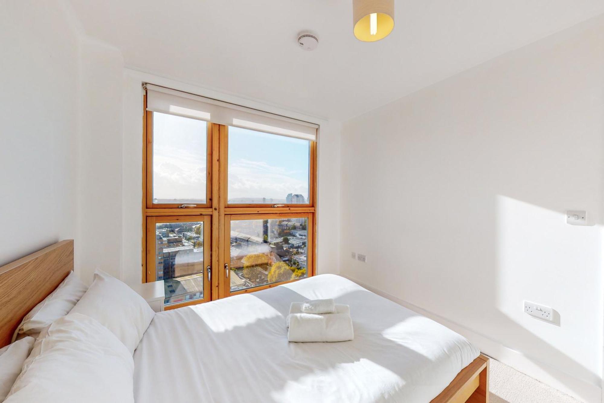 Stylish 2bed Penthouse With Private Roof Terrace In Canary Wharf