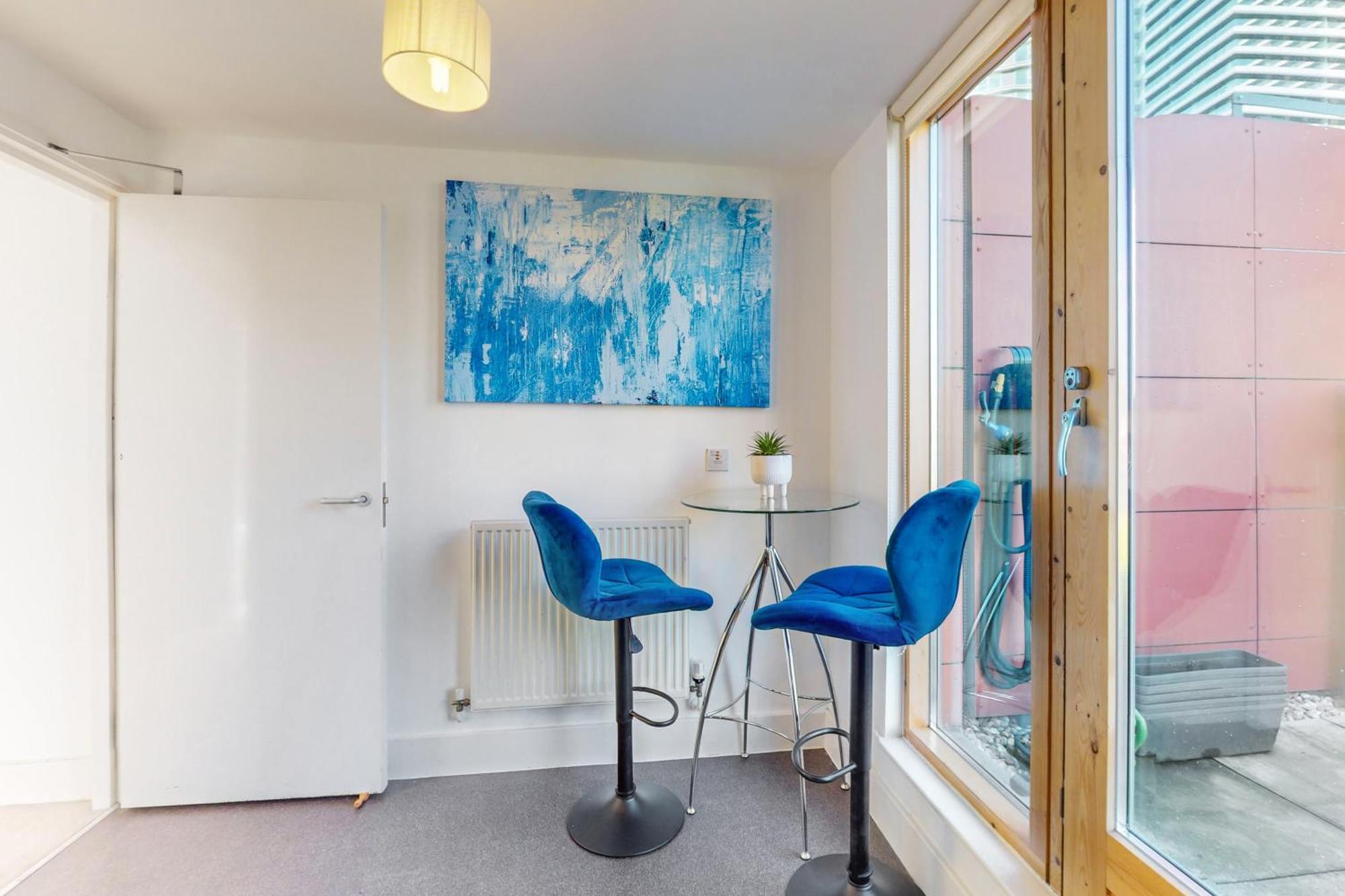Stylish 2bed Penthouse With Private Roof Terrace In Canary Wharf Apartment London