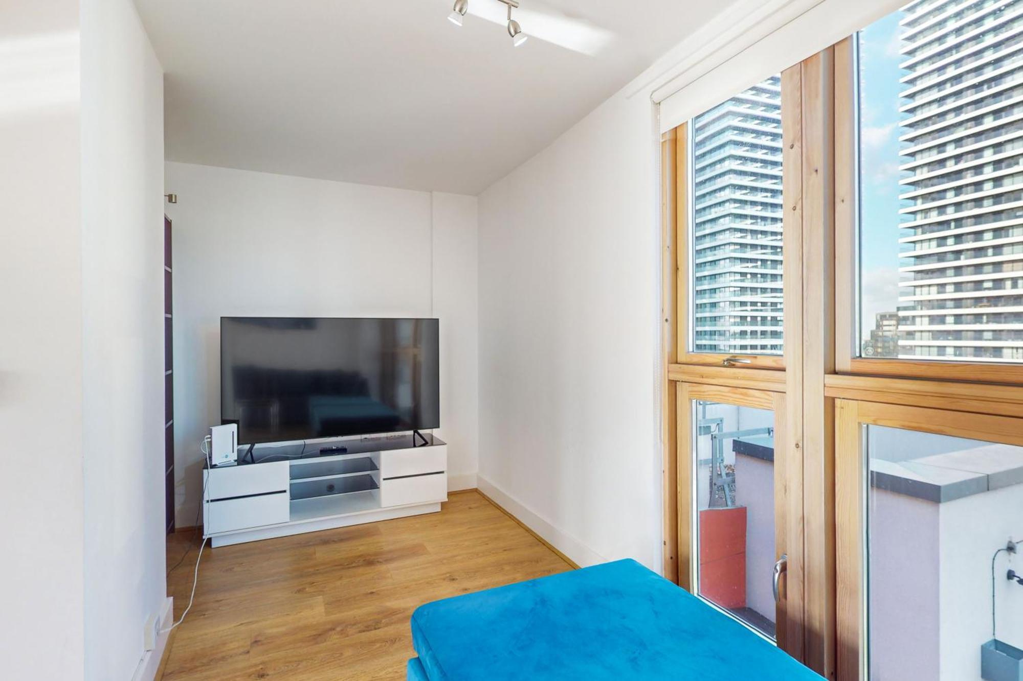 Stylish 2bed Penthouse With Private Roof Terrace In Canary Wharf