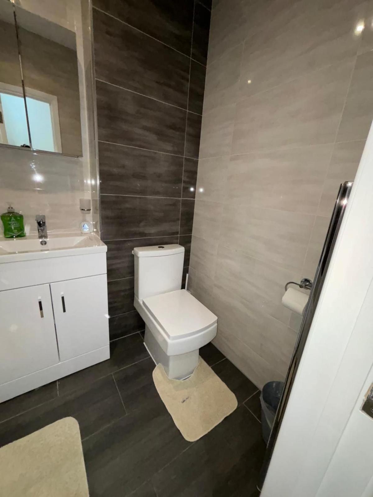 Sleep 4 In Battersea Central 5 Mins To Power Station Bs2 *