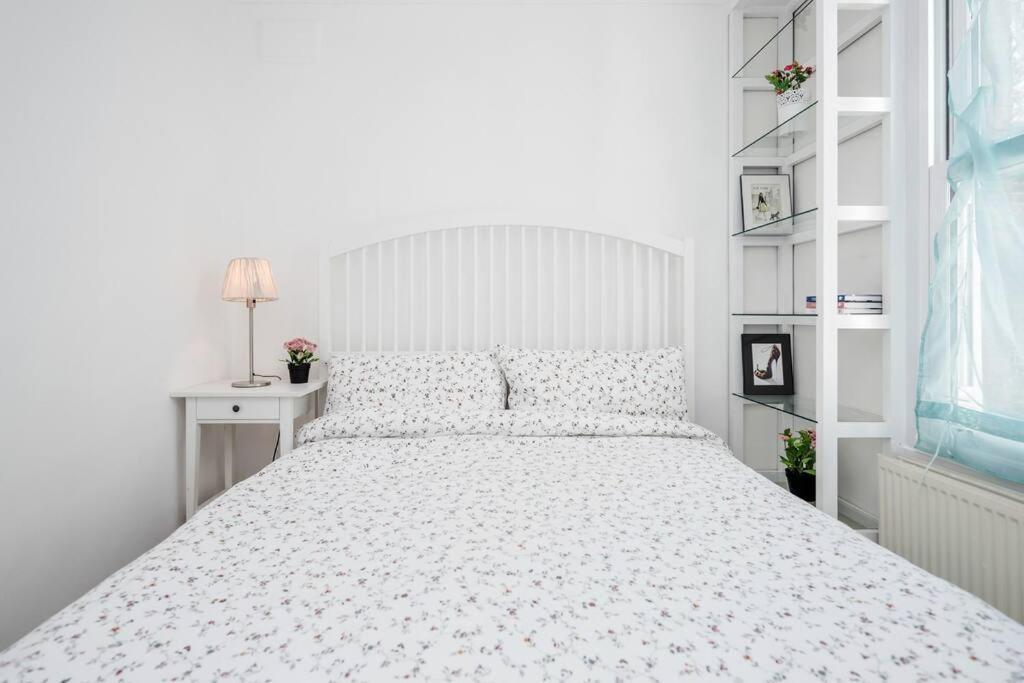 Appartement Bright 1-bedroom In Chelsea Londen