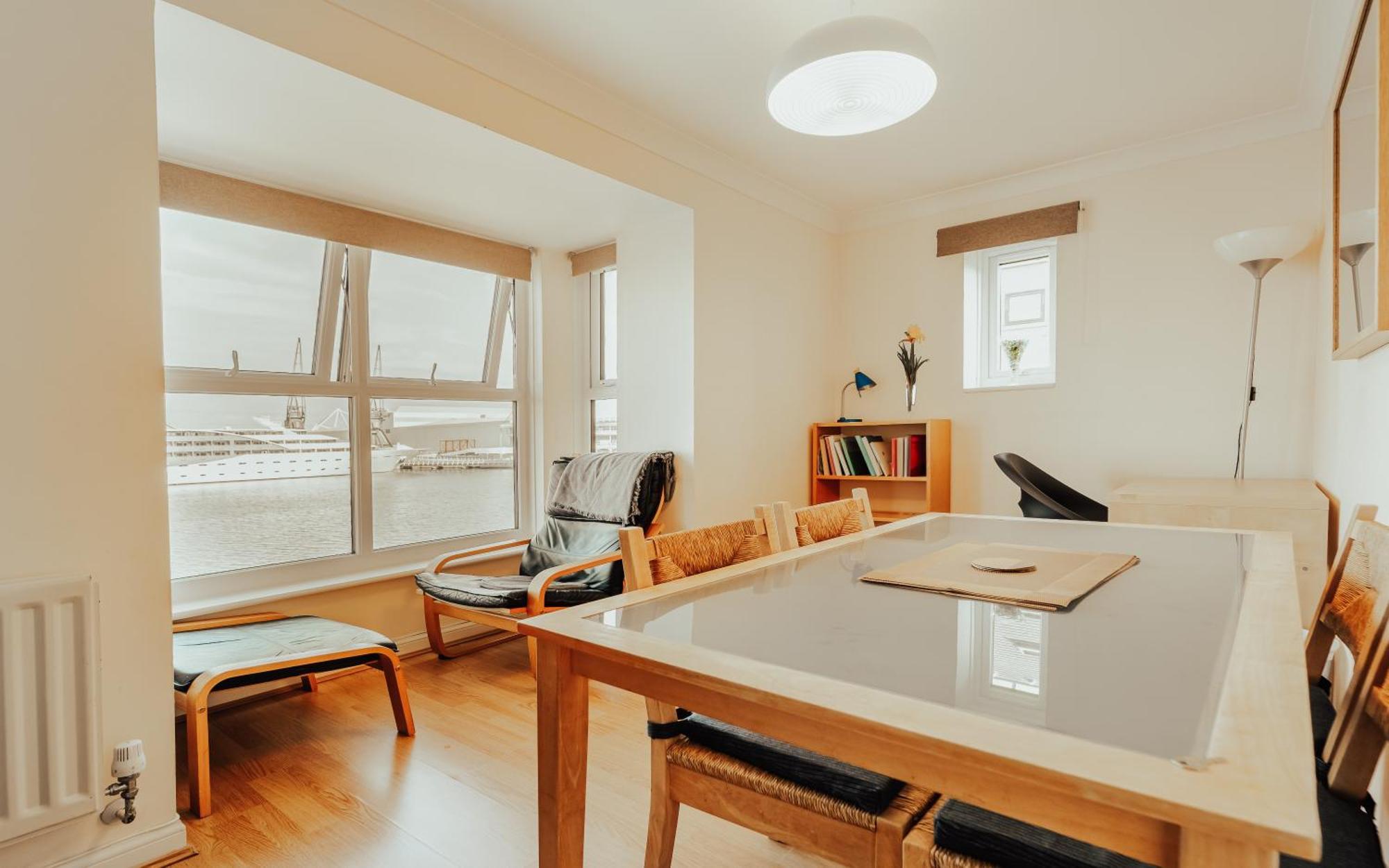 Appartement Luxury Riverview 2bed Apt- 5 Mins From Excel London, Canary Wharf, 02 Arena - Free Parking - Playstation 4 Provided Londen
