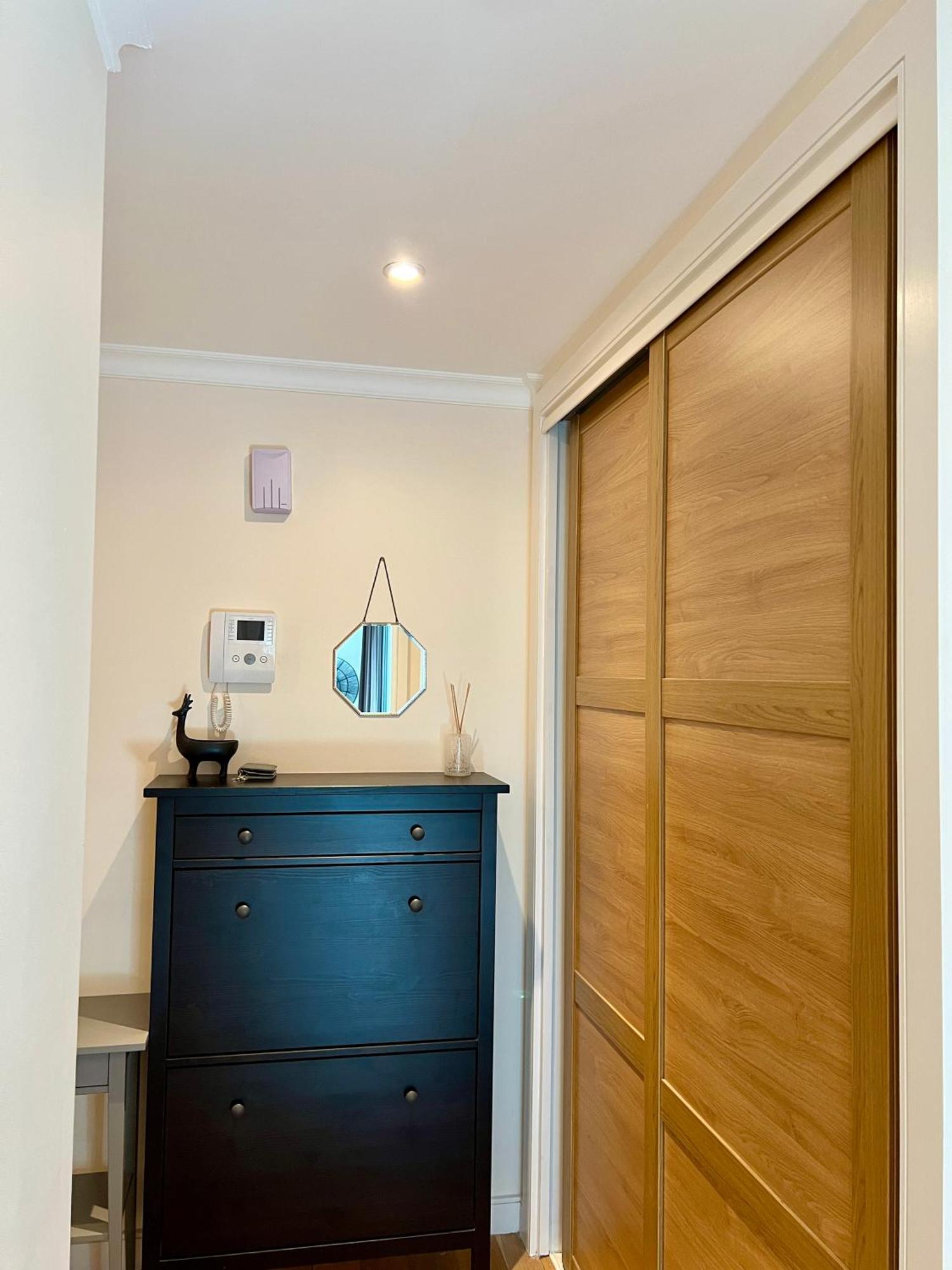 Modern Flat Your Stylish Escape *