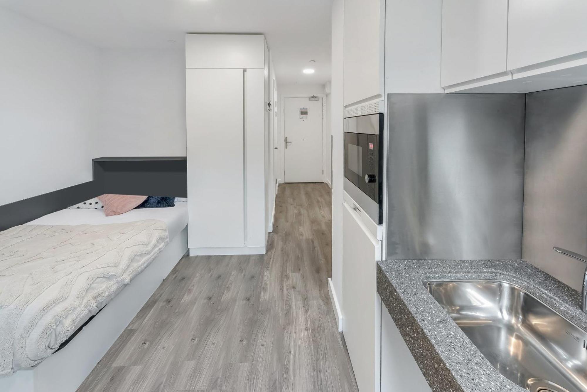 Contemporary At Chapter White In Apartamento
