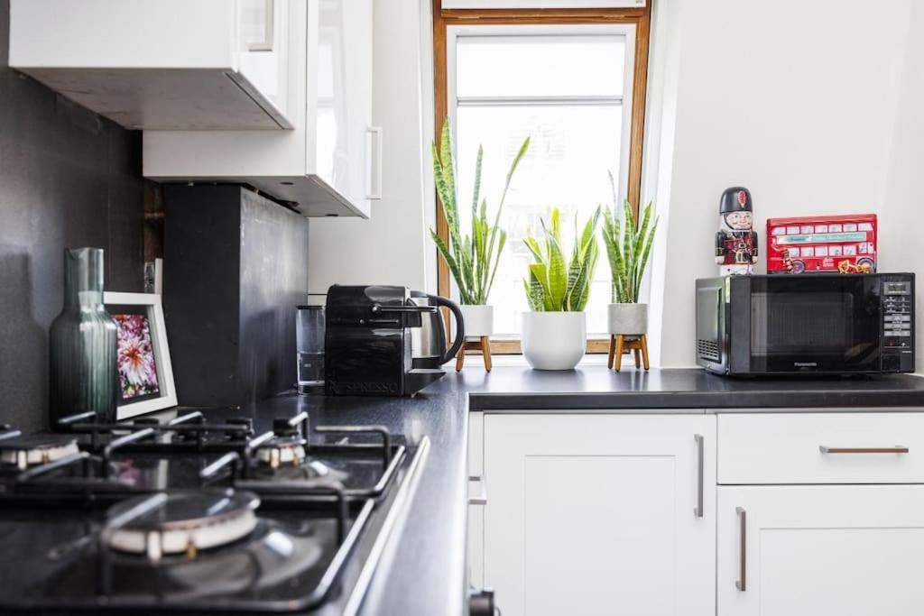 Spacious West - Great Location Appartement Londen