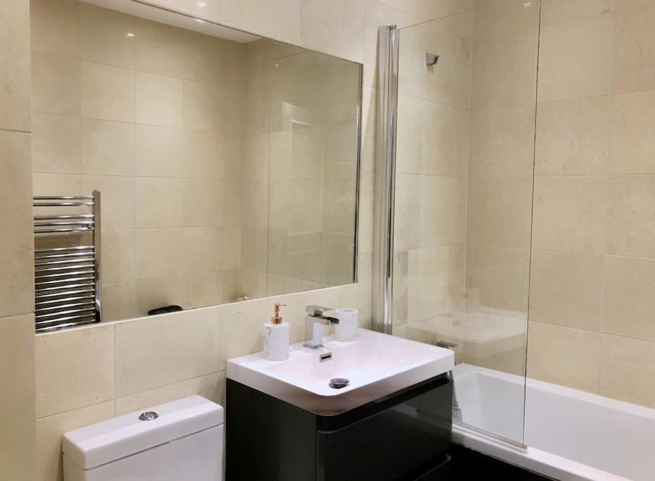 Appartement Spacious West - Great Location Londen