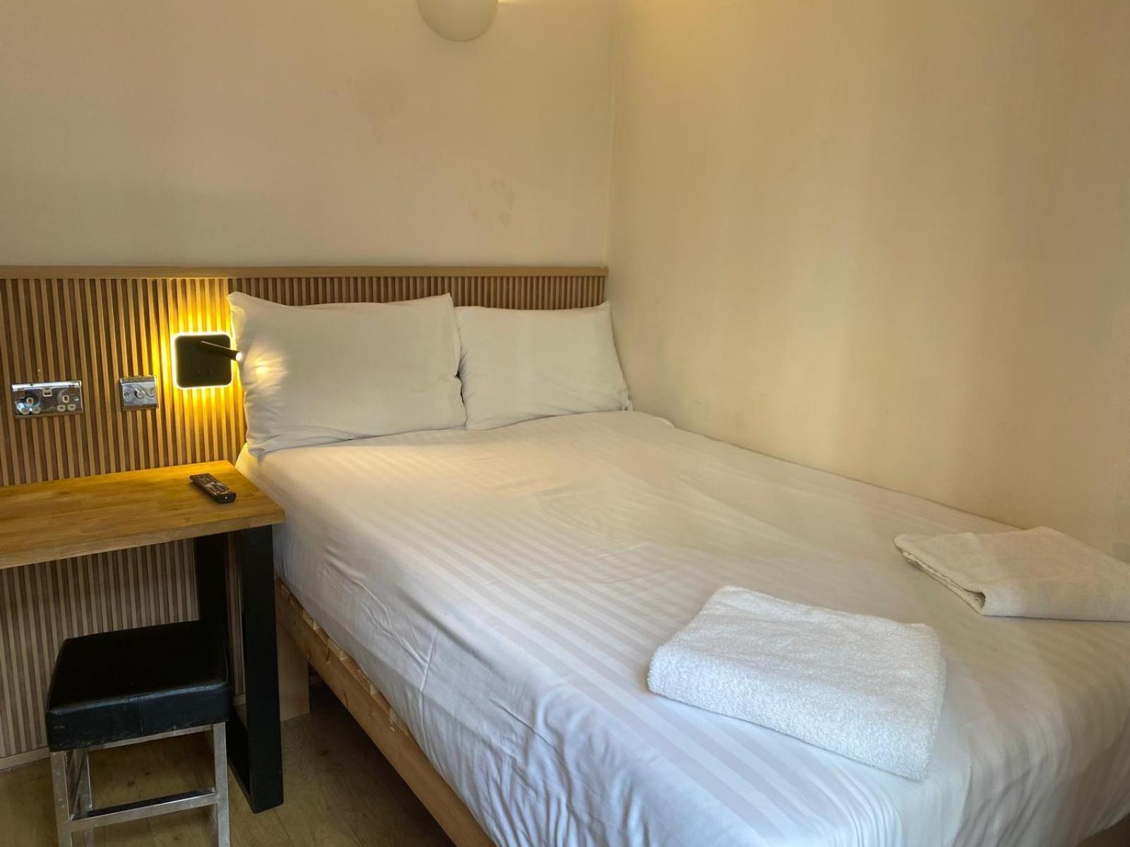 Exhibition Court 4 Hotel Londres